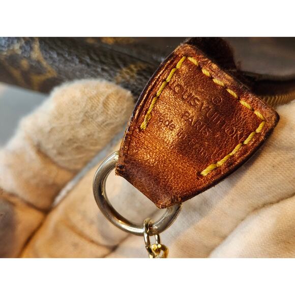 Louis Vuitton Pochette Accessoires Monogram Canvas Shoulder Bag Vintage LV - Picture 7 of 15